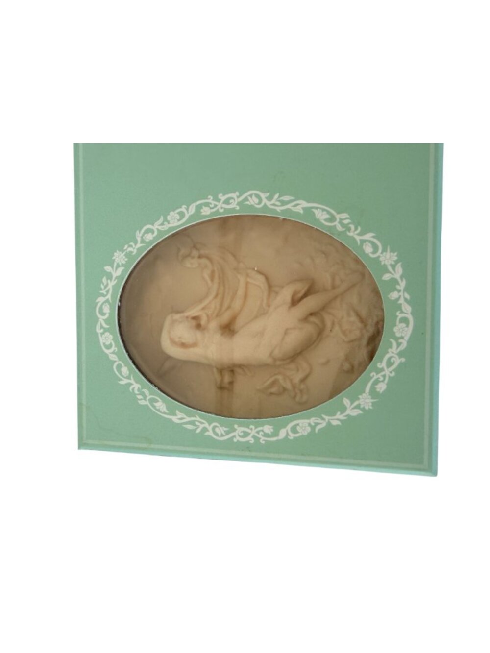 Somerset Toiletry Co. "Vintage Cameos" Vetyver Soaps Gift Boxed (only 2 soaps) - Picture 2 of 6